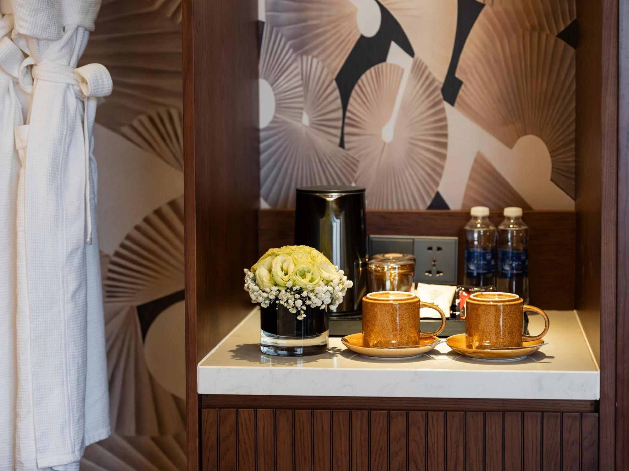 Minerva Premium Hotel Hanoi Exteriör bild